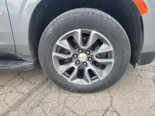 2023 Chevrolet Suburban LS