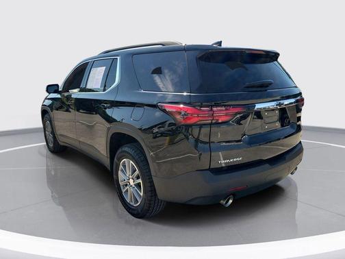 Mosaic Black Metallic 2022 Chevrolet Traverse LT Cloth