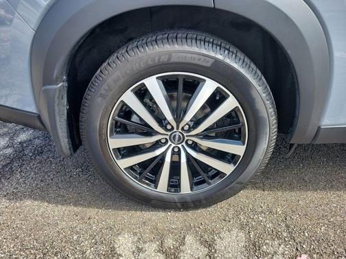 2 Tone Gray / Black Roof 2023 Nissan Pathfinder Platinum