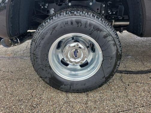 Agate Black Metallic 2026 Ford F-350 Lariat Super Duty