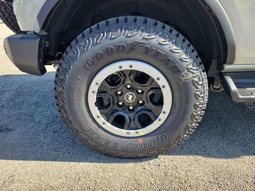 Desert Sand 2026 Ford Bronco Outer Banks