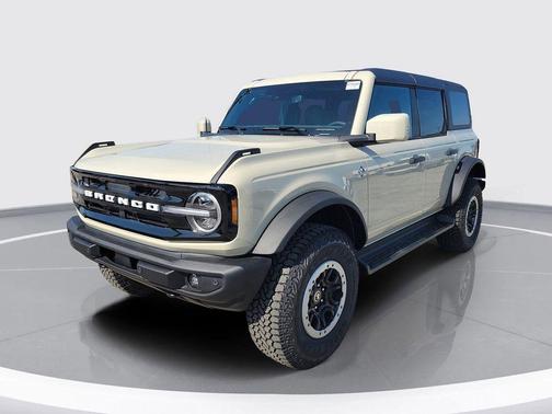 Desert Sand 2026 Ford Bronco Outer Banks