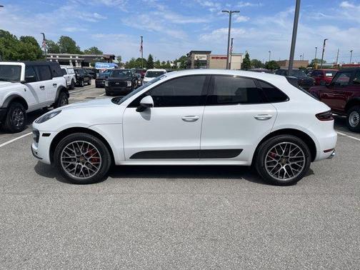 2017 Porsche Macan Turbo