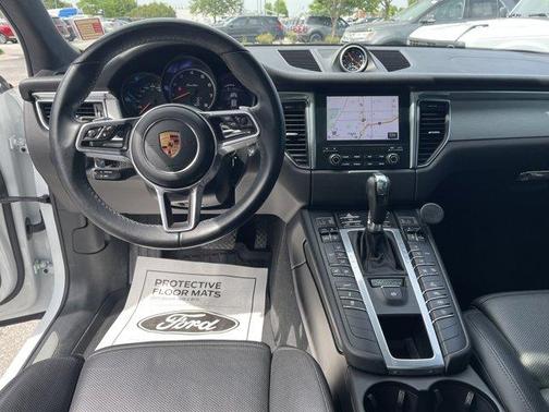 2017 Porsche Macan Turbo