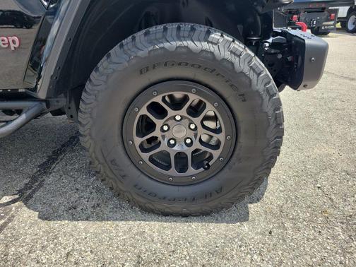 Black Clearcoat 2023 Jeep Wrangler Rubicon