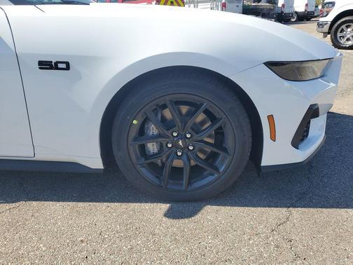 Oxford White 2025 Ford Mustang GT Premium