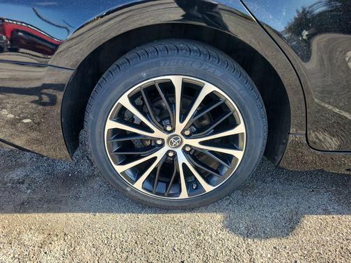 Midnight Black Metallic 2019 Toyota Camry SE