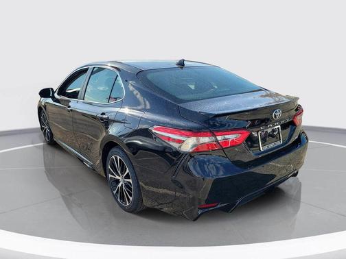 Midnight Black Metallic 2019 Toyota Camry SE