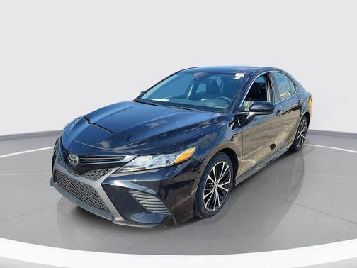 Midnight Black Metallic 2019 Toyota Camry SE