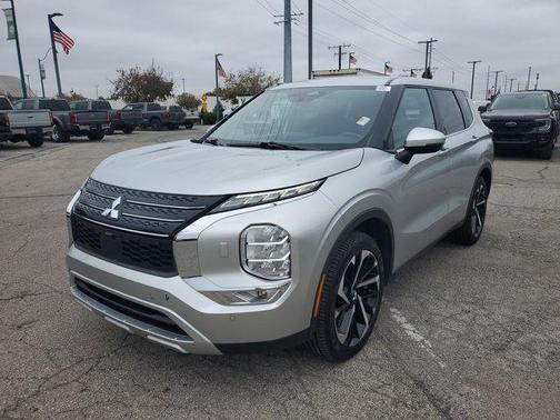 2023 Mitsubishi Outlander SE