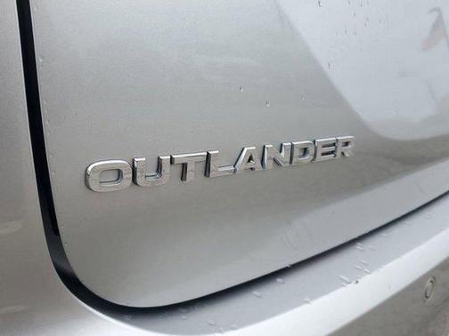 2023 Mitsubishi Outlander SE