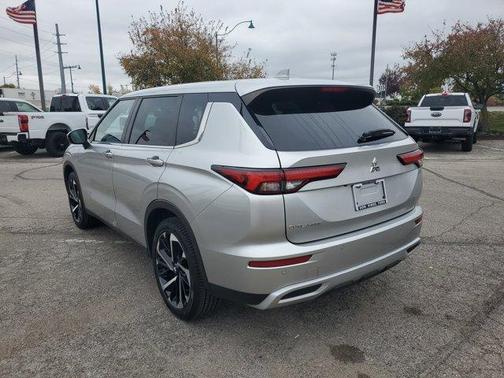 2023 Mitsubishi Outlander SE