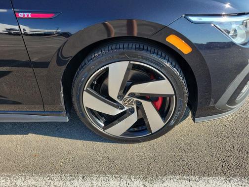Deep Black Pearl Effect 2023 Volkswagen Golf GTI 2.0T SE