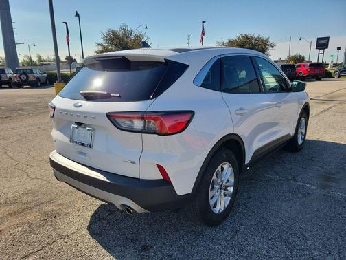 Oxford White 2020 Ford Escape SE