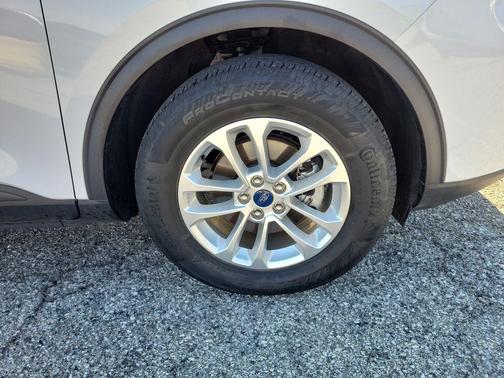 Oxford White 2020 Ford Escape SE