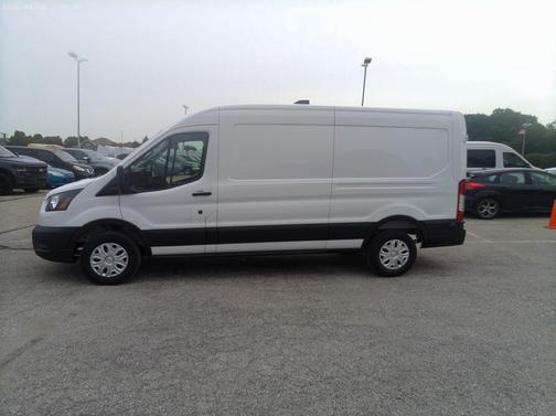 Oxford White 2026 Ford Transit-250 148 WB Medium Roof Cargo