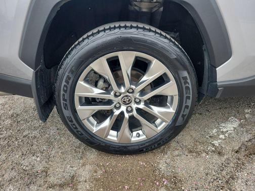 Silver Sky Metallic 2021 Toyota RAV4 XLE Premium