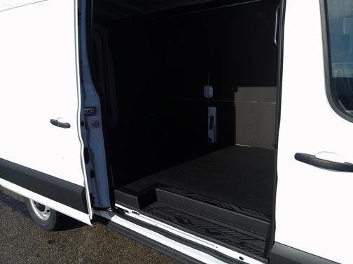 2026 Ford Transit-250 148 WB Medium Roof Cargo