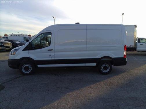 2026 Ford Transit-250 148 WB Medium Roof Cargo