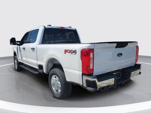 Oxford White 2026 Ford F-250 XLT