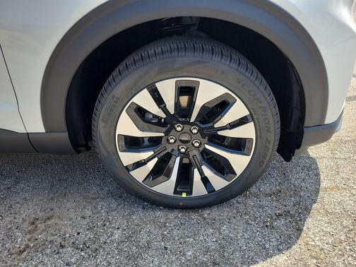Star White 2026 Ford Explorer Platinum