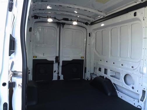 2025 Ford Transit-250 148 WB Medium Roof Cargo