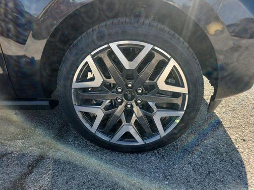 Dark Matter Gray Metallic 2026 Ford Expedition Max Platinum