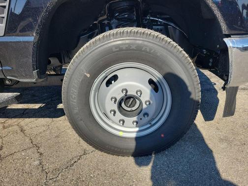 Agate Black Metallic 2026 Ford F-350 XL