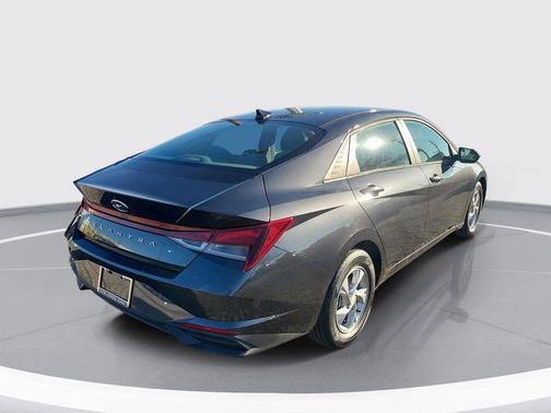 2021 Hyundai ELANTRA SE