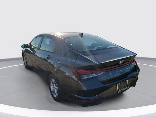 2021 Hyundai ELANTRA SE