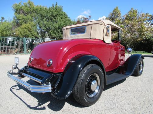1932 Ford Model 18 