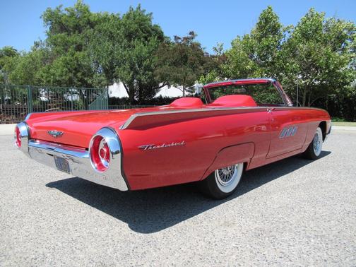 1963 Ford Thunderbird 