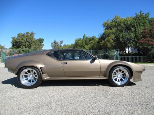 1974 DeTomaso Pantera 