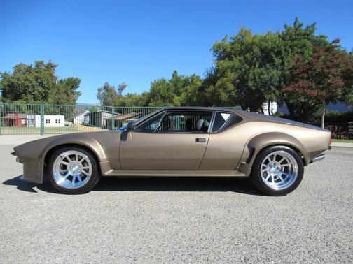 1974 DeTomaso Pantera 