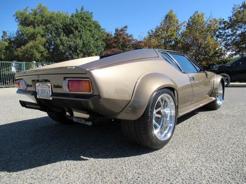 1974 DeTomaso Pantera 