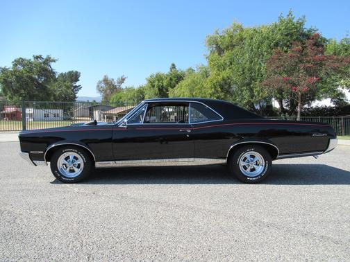Starlight Black 1967 Pontiac GTO