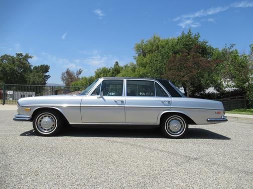 Silver Grey Metallic 1970 Mercedes-Benz 280SEL