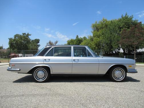 Silver Grey Metallic 1970 Mercedes-Benz 280SEL