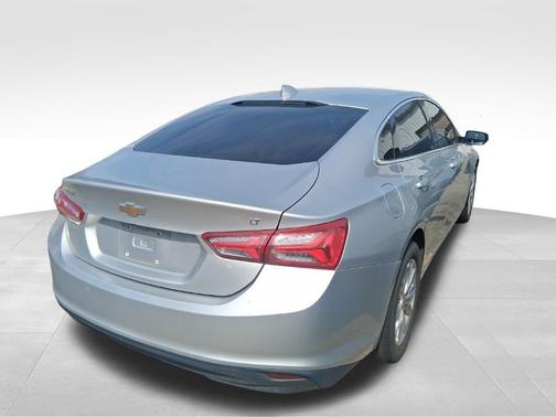 Silver Ice Metallic 2020 Chevrolet Malibu LT