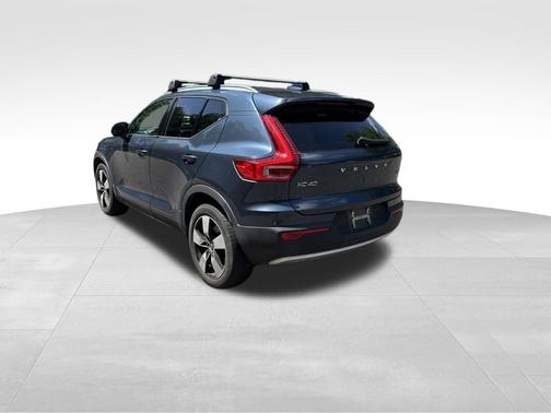 2021 Volvo XC40 T5 Momentum