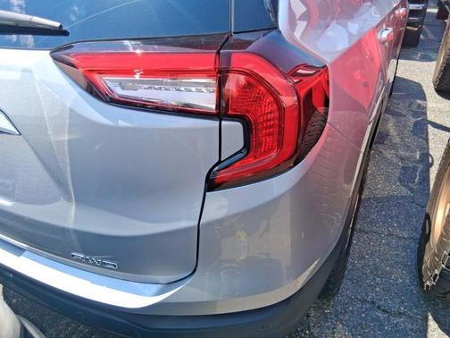 Quicksilver Metallic 2022 GMC Terrain SLE