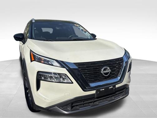 2 Tone White / Black Roof 2023 Nissan Rogue SL