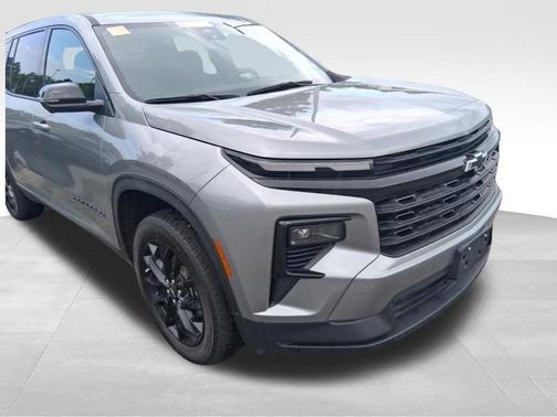 Sterling Gray Metallic 2024 Chevrolet Traverse LS