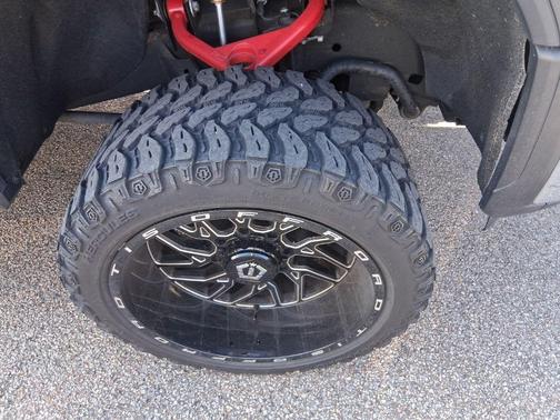 Onyx Black 2024 GMC Sierra 2500 SLT