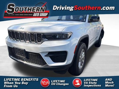 Bright White Clearcoat 2023 Jeep Grand Cherokee Laredo