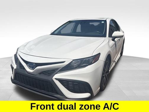 2022 Toyota Camry Hybrid SE