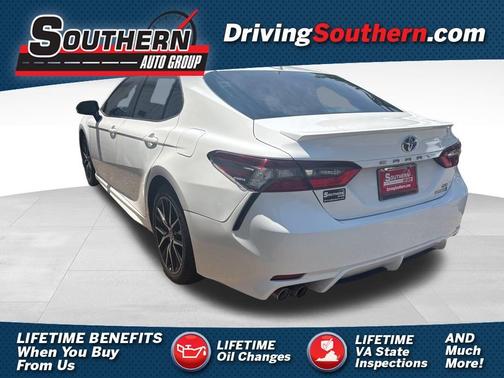 2022 Toyota Camry Hybrid SE