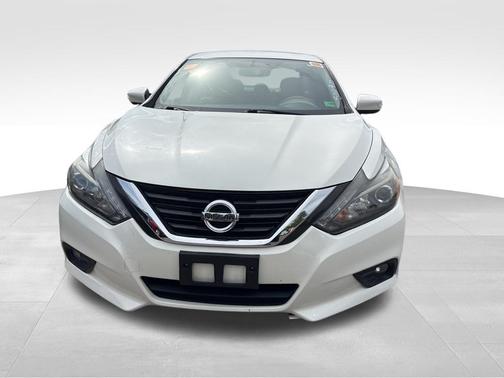 Pearl White 2016 Nissan Altima 2.5 SL