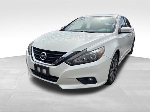Pearl White 2016 Nissan Altima 2.5 SL