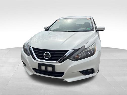 Pearl White 2016 Nissan Altima 2.5 SL